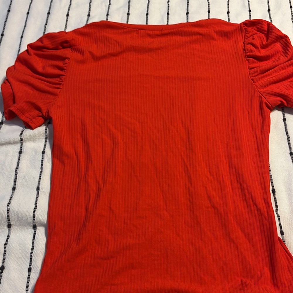Red Top - Picture 4 of 4